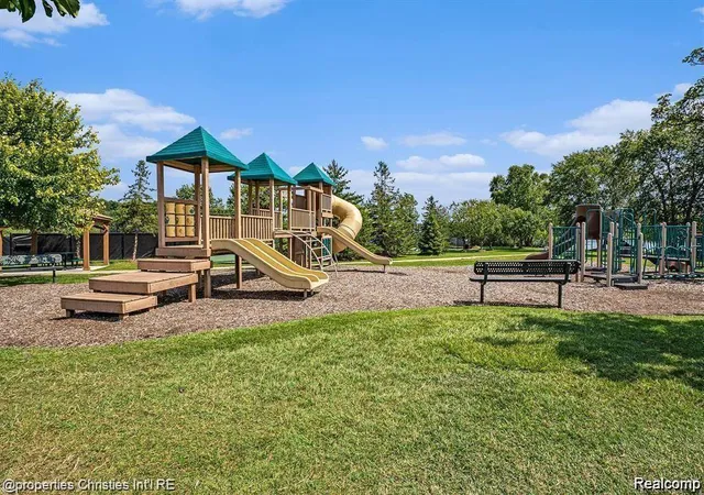 Listing Photo 2 - Condo for sale in building located at 49674 Timber Trl, Novi, MI 48374