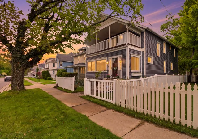 Photo 1 of Single family home for sale at 1012 Pearl St, Saint Joseph, MI 49085 | MLS# 69026040508 | Listing updated on 2026-09-16