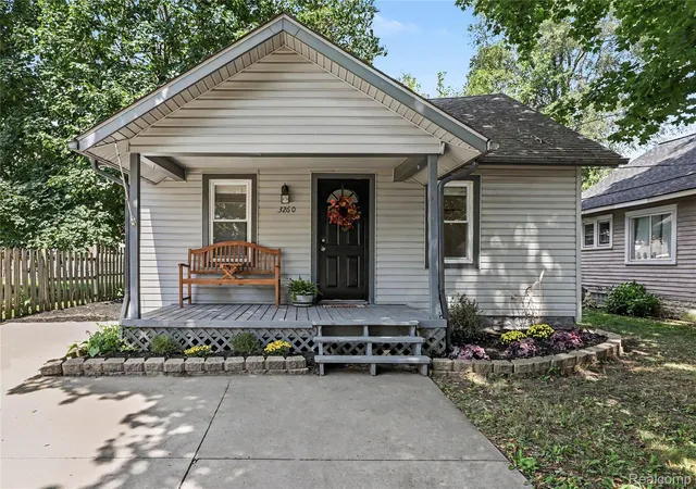 Photo 1 of Single family home for sale at 3260 Wanamaker Rd, Waterford, MI 48328 | MLS# 20261061586 | Listing updated on 2026-09-04