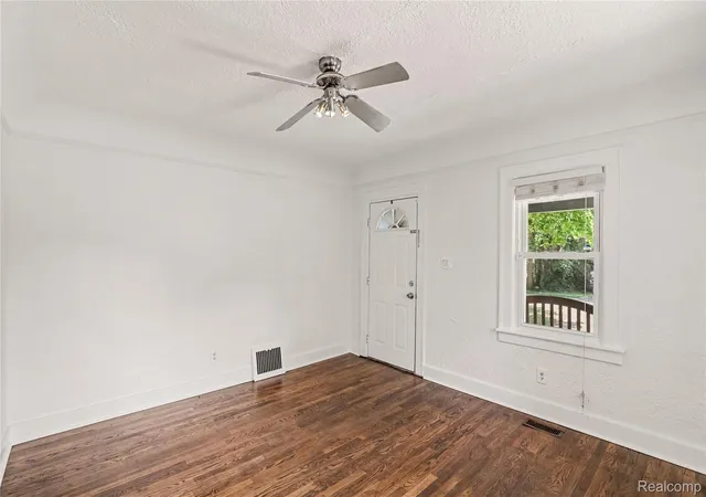 Photo 3 of Single family home for sale at 3260 Wanamaker Rd, Waterford, MI 48328 | MLS# 20261061586 | Listing updated on 2026-09-04