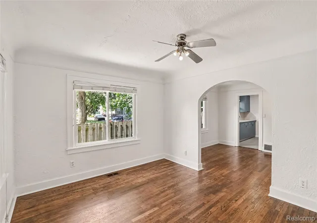 Photo 4 of Single family home for sale at 3260 Wanamaker Rd, Waterford, MI 48328 | MLS# 20261061586 | Listing updated on 2026-09-04