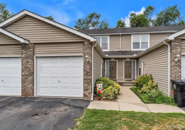 Photo 1 of Condo for sale at 19508 Stanford Ln #5, Roseville, MI 48066 | MLS# 20261061618 | Listing updated on 2026-10-11