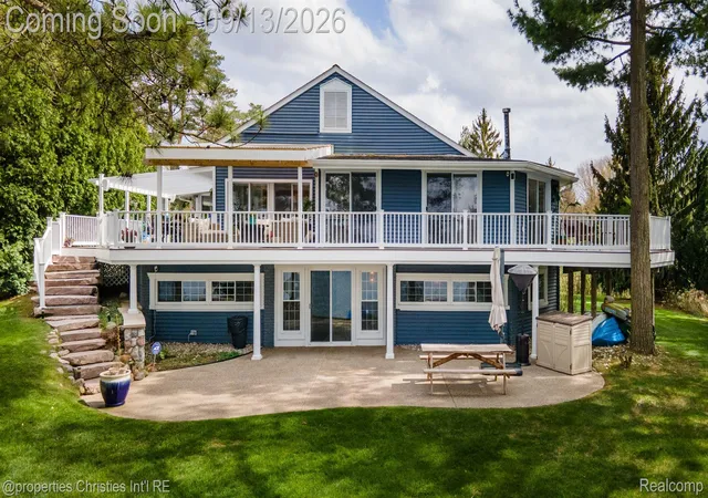 Photo 2 of Single family home for sale at 900 Indianwood Rd, Lake Orion, MI 48362 | MLS# 20261061650 | Listing updated on 2026-09-14