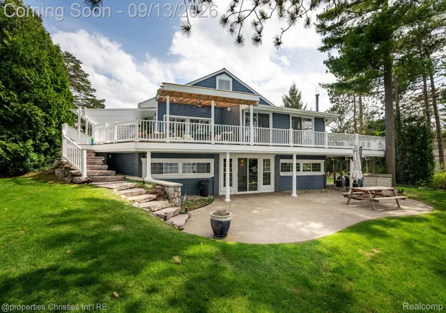 Photo 3 of Single family home for sale at 900 Indianwood Rd, Lake Orion, MI 48362 | MLS# 20261061650 | Listing updated on 2026-09-14