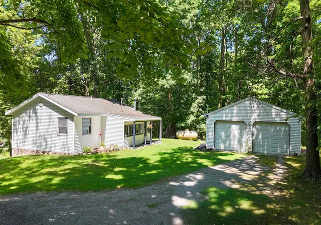 Photo 2 of Single family home for sale at 429 S Geneva Rd, Shepherd, MI 48883 | MLS# 79080071971 | Listing updated on 2026-09-11