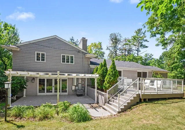Photo 3 of Single family home for sale at 25800 Franklin Park Ct, Franklin, MI 48025 | MLS# 81026040807 | Listing updated on 2026-10-09