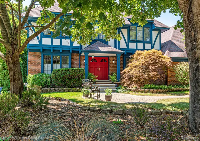 Photo 3 of Single family home for sale at 22577 Shadowglen Dr, Farmington Hills, MI 48335 | MLS# 20261061924 | Listing updated on 2026-09-05