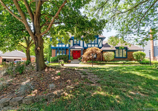 Photo 3 of Single family home for sale at 22577 Shadowglen Dr, Farmington Hills, MI 48335 | MLS# 20261061924 | Listing updated on 2026-09-19