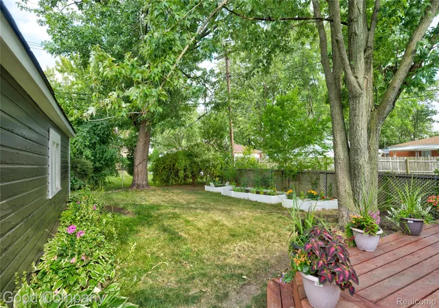 Photo 2 of Single family home for sale at 220 N Webik Ave, Clawson, MI 48017 | MLS# 20261062140 | Listing updated on 2026-09-13