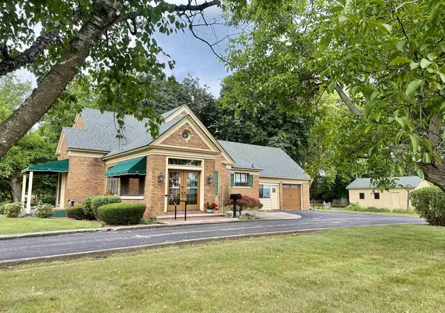 Photo 3 of Single family home for sale at 717 E Saginaw St, Breckenridge, MI 48615 | MLS# 79080072034 | Listing updated on 2026-09-11