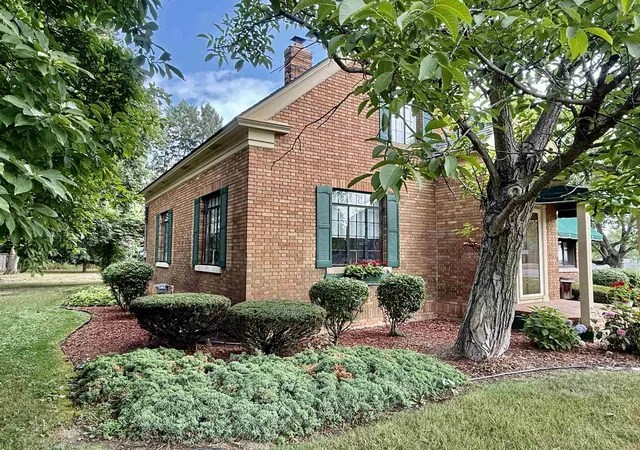 Photo 4 of Single family home for sale at 717 E Saginaw St, Breckenridge, MI 48615 | MLS# 79080072034 | Listing updated on 2026-09-11