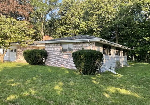 Photo 3 of Single family home for sale at 8486 S Hillcrest Dr, Berrien Springs, MI 49103 | MLS# 69026041134 | Listing updated on 2026-10-07