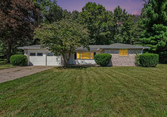 Photo 2 of Single family home for sale at 8486 S Hillcrest Dr, Berrien Springs, MI 49103 | MLS# 69026041134 | Listing updated on 2026-10-07