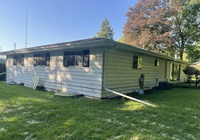 Photo 3 of Single family home for sale at 8486 S Hillcrest Dr, Berrien Springs, MI 49103 | MLS# 69026041134 | Listing updated on 2026-10-07
