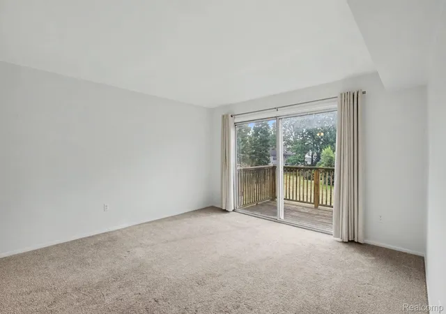 Listing Photo 5 - Condo for sale in building located at 833 Bloomfield Vlg Blvd, Auburn Hills, MI 48326 - Unit #G