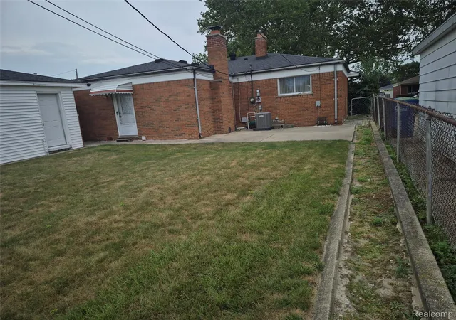 Photo 3 of Single family home for sale at 30541 Iroquois Dr, Warren, MI 48088 | MLS# 20261062602 | Listing updated on 2026-09-13