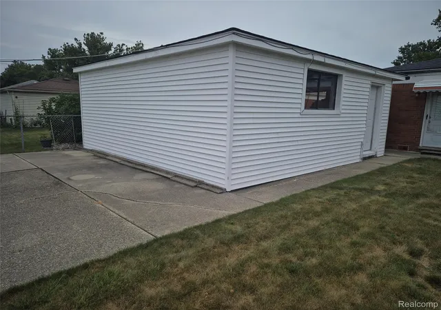 Photo 4 of Single family home for sale at 30541 Iroquois Dr, Warren, MI 48088 | MLS# 20261062602 | Listing updated on 2026-09-13