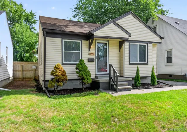 Photo 2 of Single family home for sale at 27550 Kaufman St, Roseville, MI 48066 | MLS# 20261062645 | Listing updated on 2026-10-06