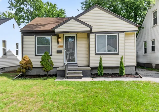 Photo 3 of Single family home for sale at 27550 Kaufman St, Roseville, MI 48066 | MLS# 20261062645 | Listing updated on 2026-10-06