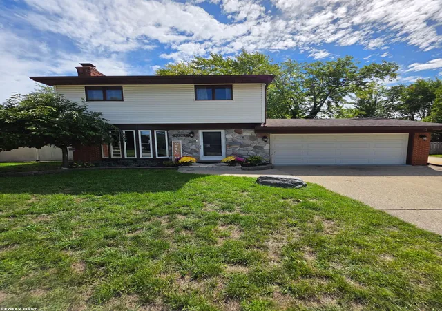 Photo 1 of Single family home for sale at 43327 Ryer Ct, Sterling Heights, MI 48313 | MLS# 58050217993 | Listing updated on 2026-09-10