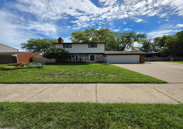 Photo 3 of Single family home for sale at 43327 Ryer Ct, Sterling Heights, MI 48313 | MLS# 58050217993 | Listing updated on 2026-09-10