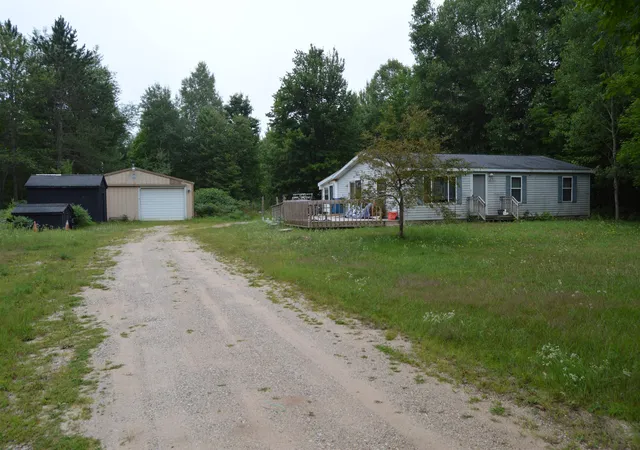 Photo 3 of Single family home for sale at 14441 Woods Trl, Thompsonville, MI 49683 | MLS# 78080072158 | Listing updated on 2026-10-09