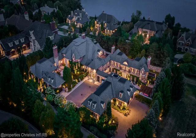 Photo 2 of Single family home for sale at 2756 Turtle Blf Dr, Bloomfield Hills, MI 48302 | MLS# 20261063049 | Listing updated on 2026-10-05