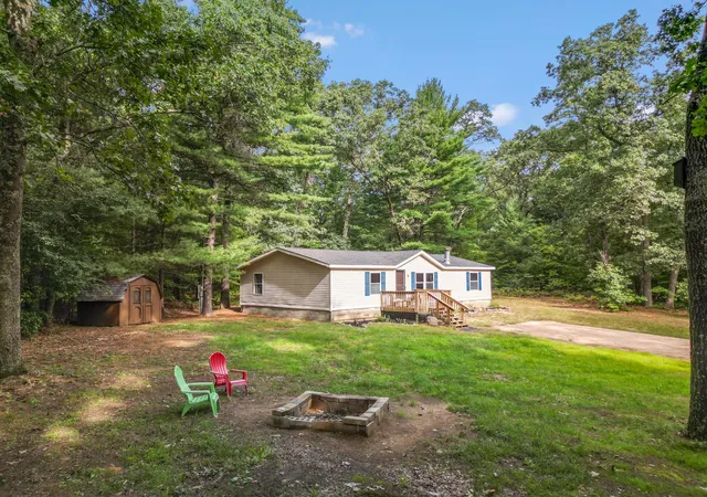Photo 2 of Single family home for sale at 2197 E Cedar St, Newaygo, MI 49337 | MLS# 72026041803 | Listing updated on 2026-09-11