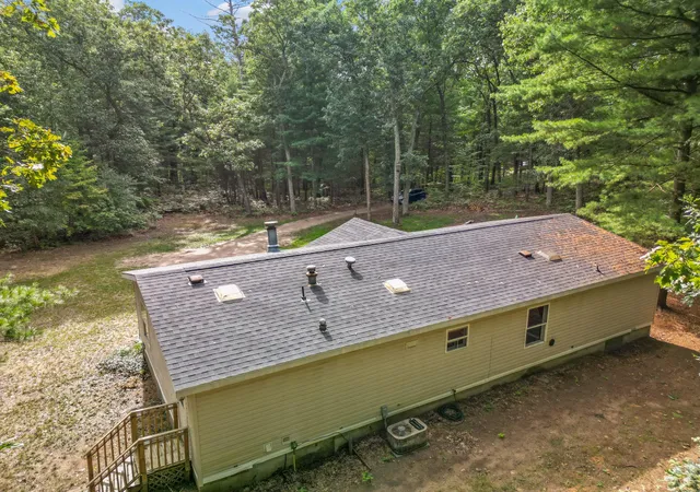 Photo 3 of Single family home for sale at 2197 E Cedar St, Newaygo, MI 49337 | MLS# 72026041803 | Listing updated on 2026-09-11