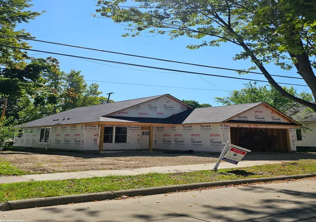 Photo 2 of Single family home for sale at 71 Smith St, Mount Clemens, MI 48043 | MLS# 58050218053 | Listing updated on 2026-09-05