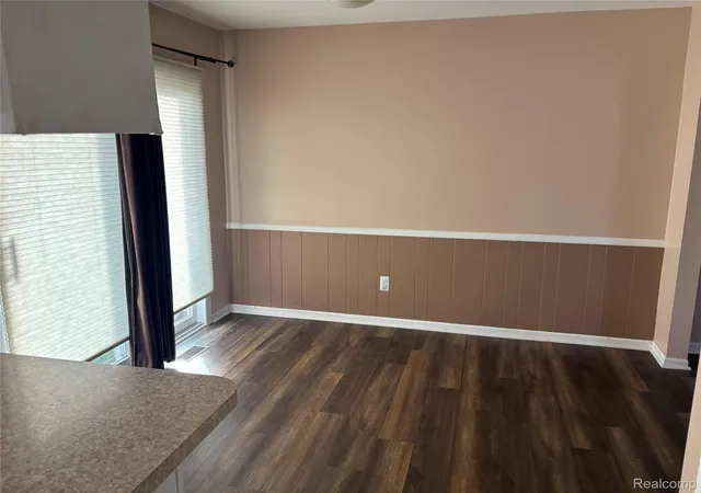 Listing Photo 1 - Condo for sale in building located at 19812 Great Oaks Cir, Clinton Township, MI 48036 - Unit #371