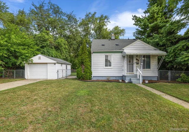 Photo 2 of Single family home for sale at 555 Donald Ave, Clawson, MI 48017 | MLS# 20261063488 | Listing updated on 2026-09-03