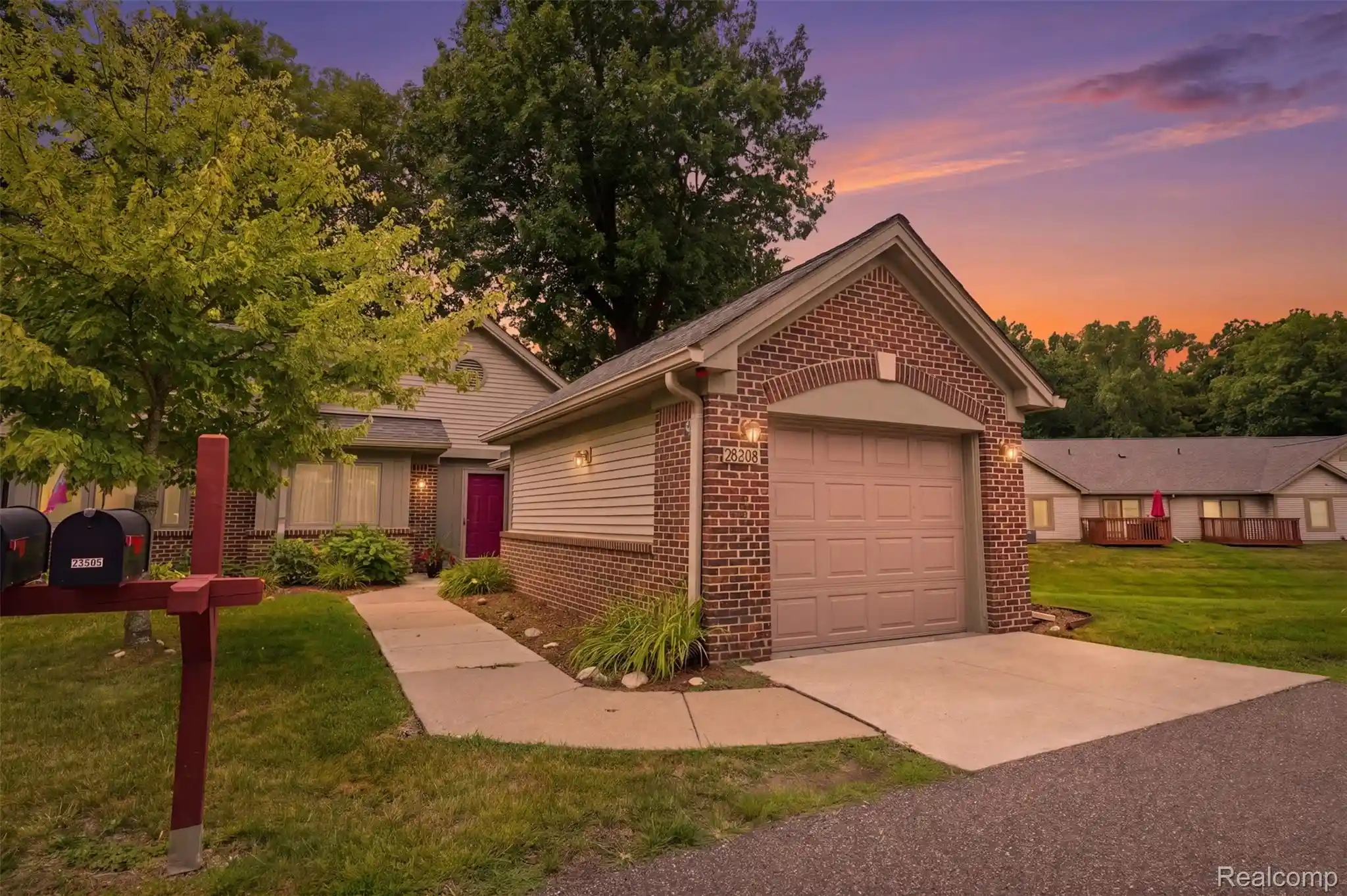 Listing Photo 1 - Condo for sale in 21305 Juniper Ct located at 21305 Juniper Ct, Farmington Hills, MI 48336 - Unit #61