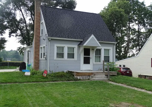 Photo 2 of Single family home for sale at 110 Berry St, Jackson, MI 49203 | MLS# 56050218151 | Listing updated on 2026-10-09