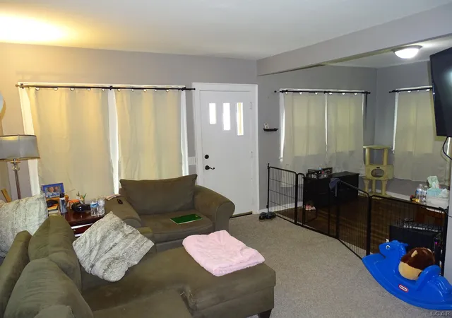 Photo 3 of Single family home for sale at 110 Berry St, Jackson, MI 49203 | MLS# 56050218151 | Listing updated on 2026-10-09
