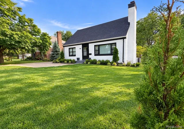 Photo 1 of Single family home for sale at 1228 N Main St, Rochester, MI 48307 | MLS# 20261063771 | Listing updated on 2026-09-13