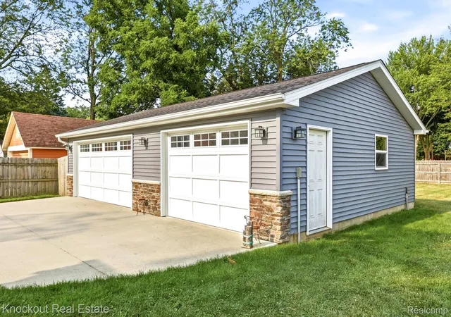 Photo 2 of Single family home for sale at 150 Parker St, Frankenmuth, MI 48734 | MLS# 20261063801 | Listing updated on 2026-09-19