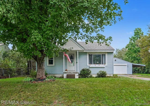 Photo 1 of Sale Pending at 5812 Oster Dr, Waterford, MI 48327 | MLS# 20261063829 | Listing updated on 2026-10-13