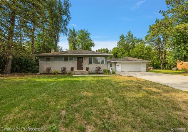 Photo 1 of Sale Pending at 6676 Northview Dr, Clarkston, MI 48346 | MLS# 20261063850 | Listing updated on 2026-09-24
