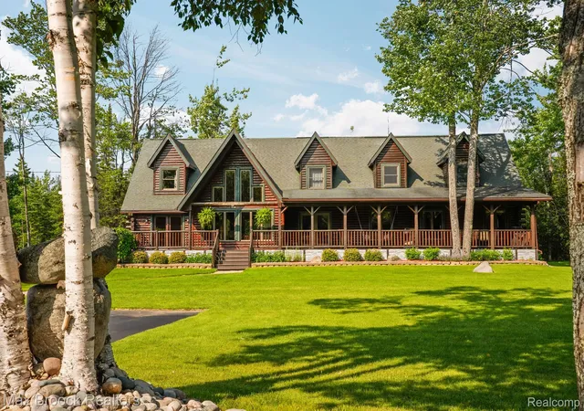 Photo 1 of Single family home for sale at 2020 W Us 23 Hwy, Cheboygan, MI 49721 | MLS# 20261063916 | Listing updated on 2026-09-04