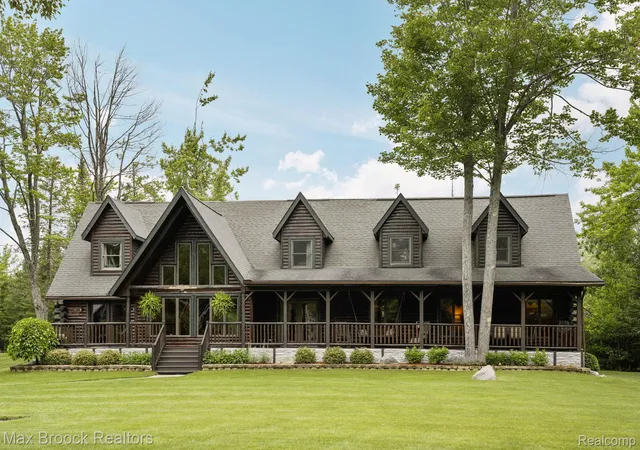Photo 2 of Single family home for sale at 2020 W Us 23 Hwy, Cheboygan, MI 49721 | MLS# 20261063916 | Listing updated on 2026-09-04