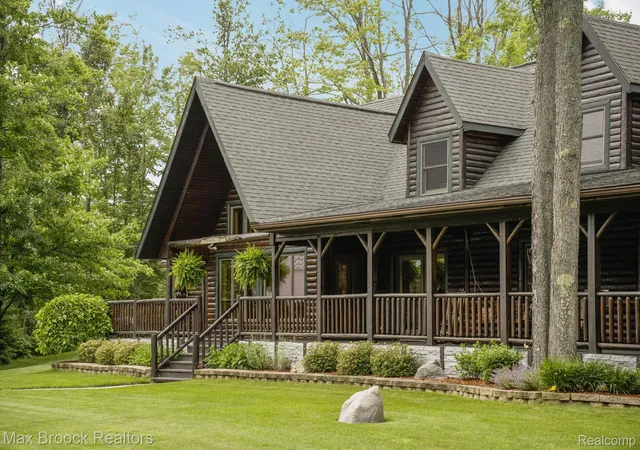 Photo 3 of Single family home for sale at 2020 W Us 23 Hwy, Cheboygan, MI 49721 | MLS# 20261063916 | Listing updated on 2026-09-04