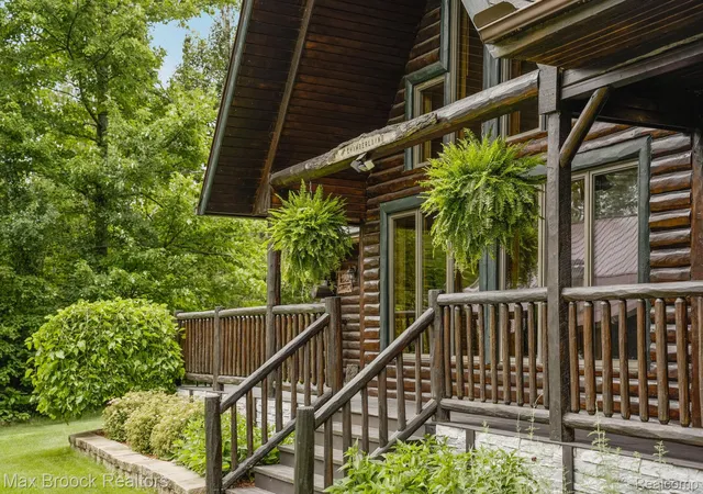 Photo 3 of Single family home for sale at 2020 W US 23 Hwy, Cheboygan, MI 49721 | MLS# 20261063916 | Listing updated on 2026-09-04