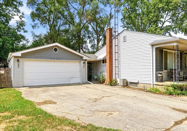 Photo 3 of Single family home for sale at 4434 Ashlawn Dr, Flint, MI 48507 | MLS# 61050218274 | Listing updated on 2026-09-09