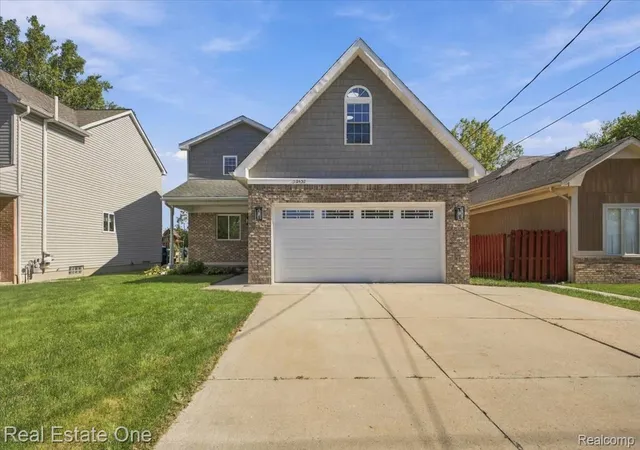 Photo 2 of Single family home for sale at 32432 Robeson St, Saint Clair Shores, MI 48082 | MLS# 20261063987 | Listing updated on 2026-10-18
