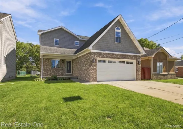 Photo 3 of Single family home for sale at 32432 Robeson St, Saint Clair Shores, MI 48082 | MLS# 20261063987 | Listing updated on 2026-10-18