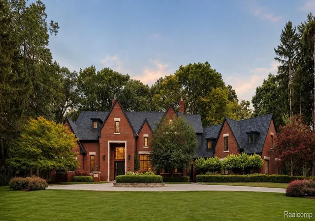 Photo 1 of Mansion for sale at 31235 Woodside Dr, Franklin, MI 48025 | MLS# 20261064009 | Listing updated on 2026-09-15