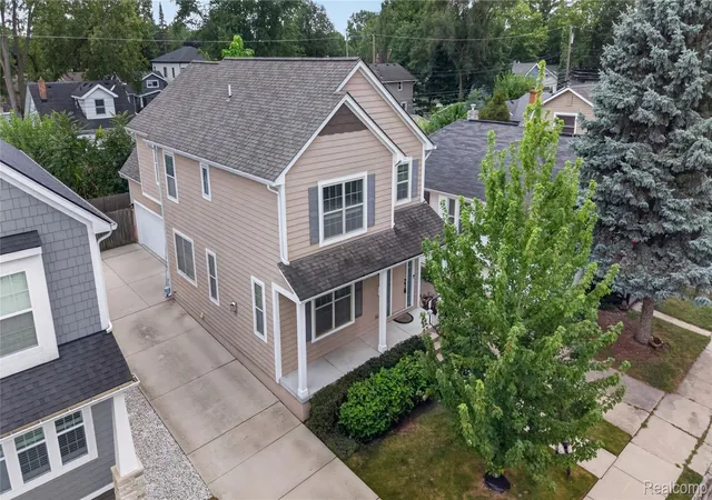 Photo 2 of Single family home for sale at 215 La Plaza Ct, Royal Oak City Oakland, MI 48073 | MLS# 20261064039 | Listing updated on 2026-10-11