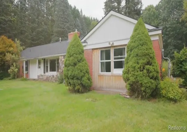Photo 3 of Single family home for sale at 3340 Lapeer N, Mayfield Township Lapeer, MI 48446 | MLS# 20261064043 | Listing updated on 2026-10-05