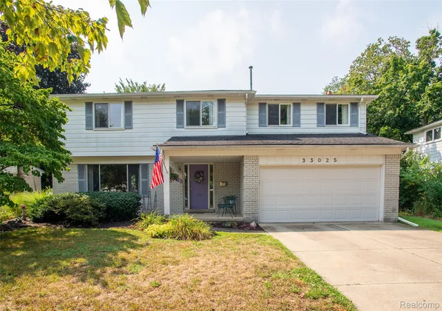Photo 3 of Single family home for sale at 33025 Tall Oaks St, Farmington, MI 48336 | MLS# 20261064071 | Listing updated on 2026-09-19